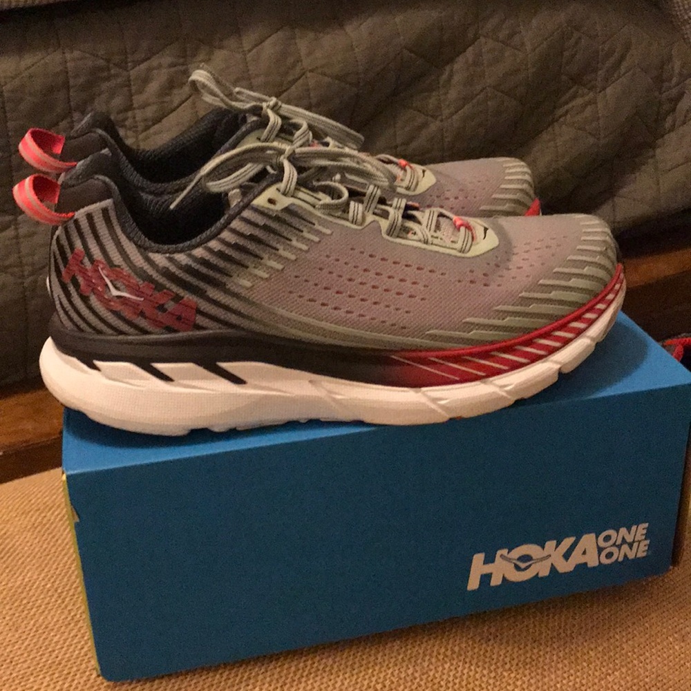 Women’s Hoka Clifton One size 9
